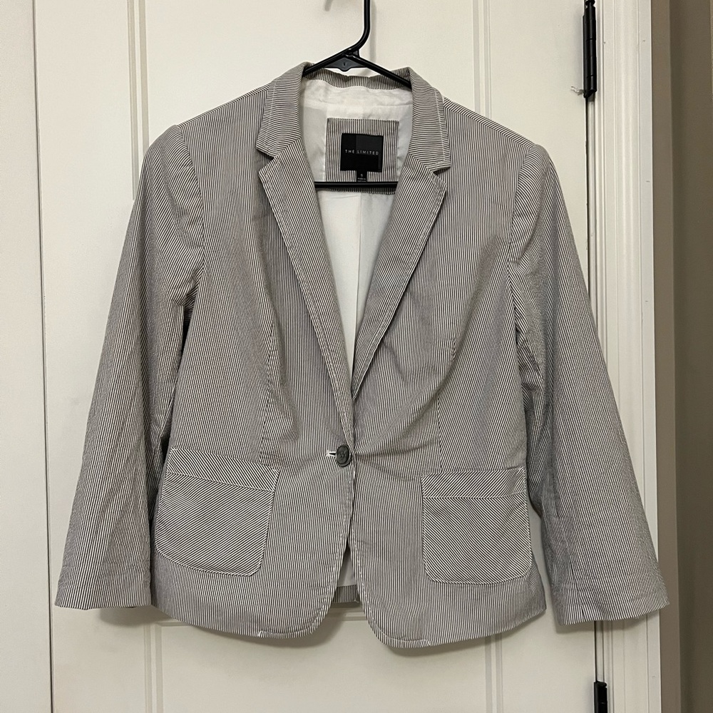 The Limited seersucker Blazer! ⭐️